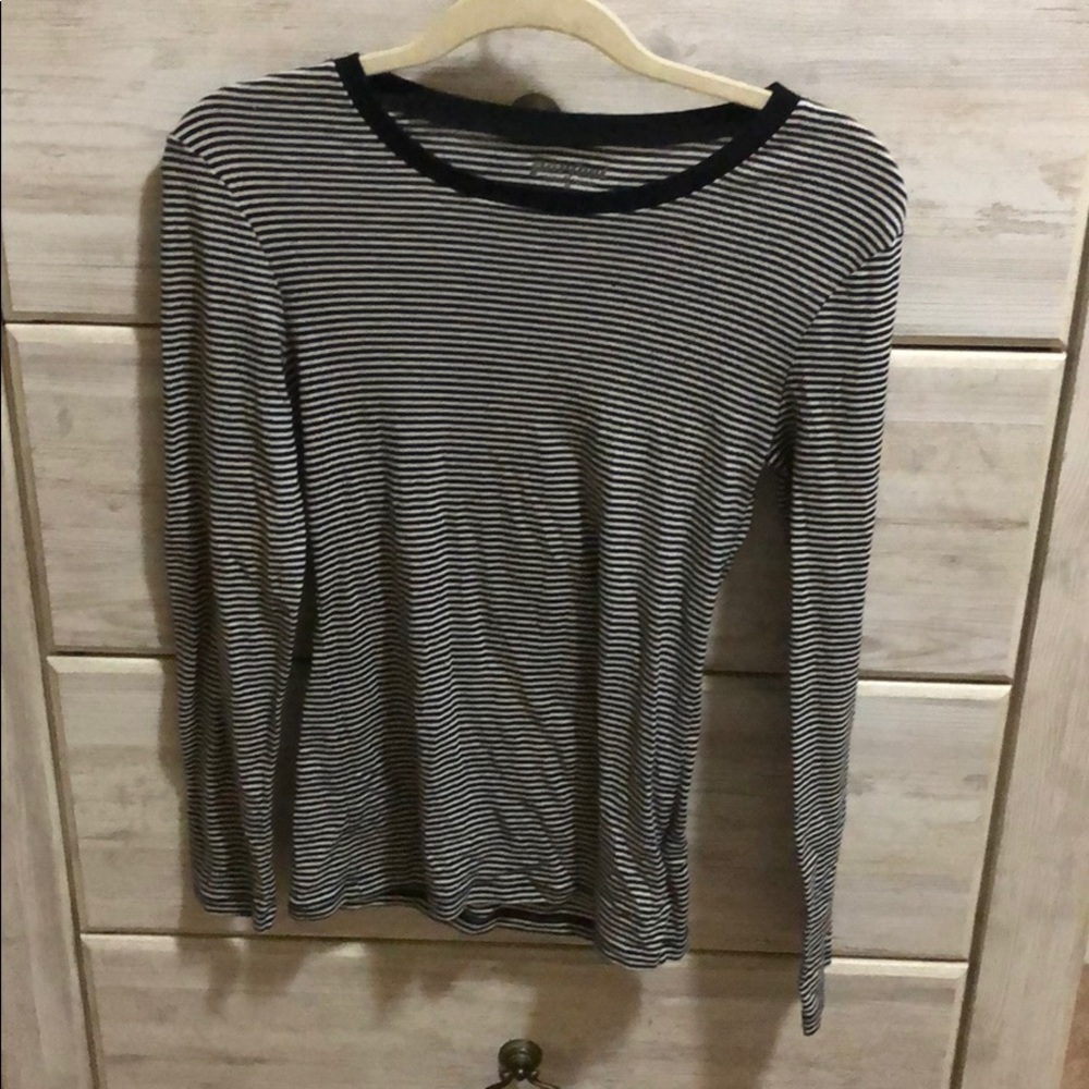 Black and white long sleeve shirt